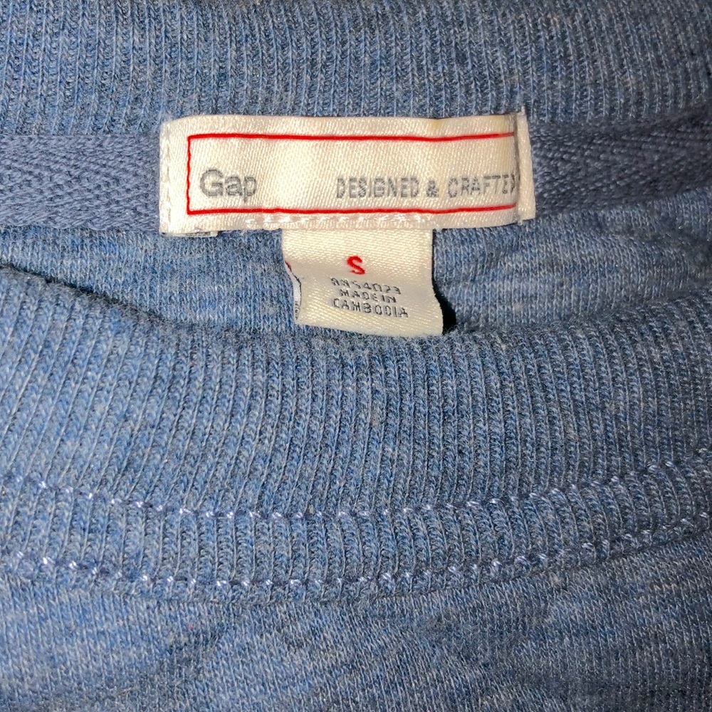 GAP Crewneck Sweater - Picture 2 of 2